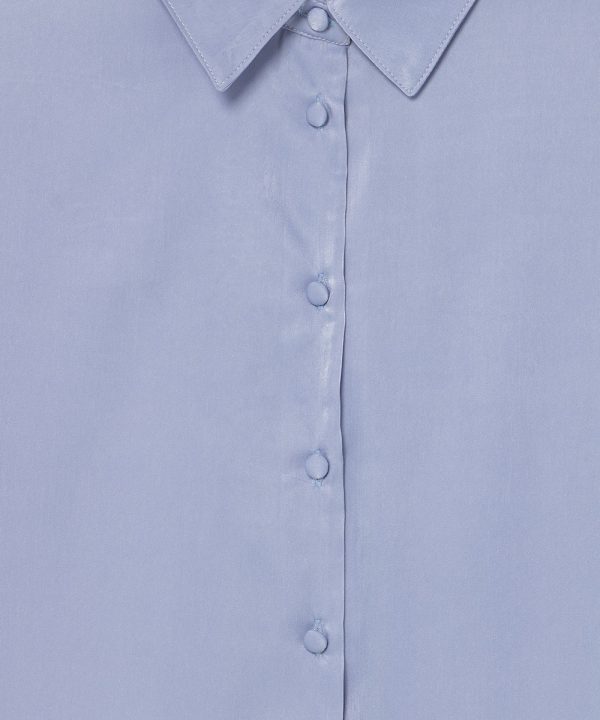 blusa skatïe satinada azul celest