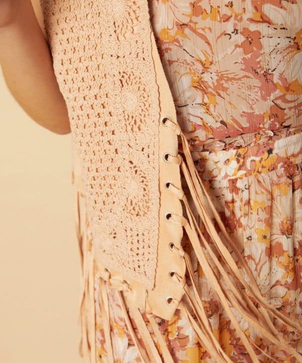 Chaleco flecos Meisie ante crochet rosa