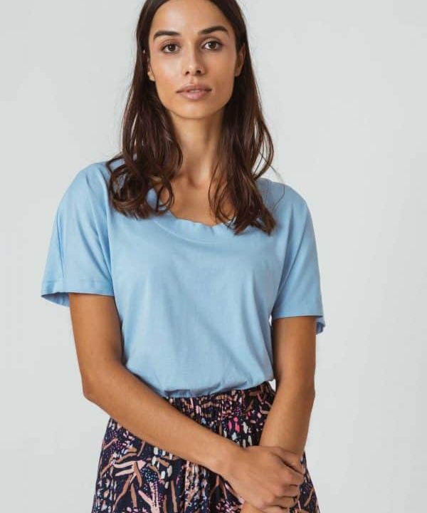 t shirt camiseta manga corta algodon organico azul celeste organic cotton hogeitahamazortzi skfk wbc00121 b2 ofb scaled e1656843609835