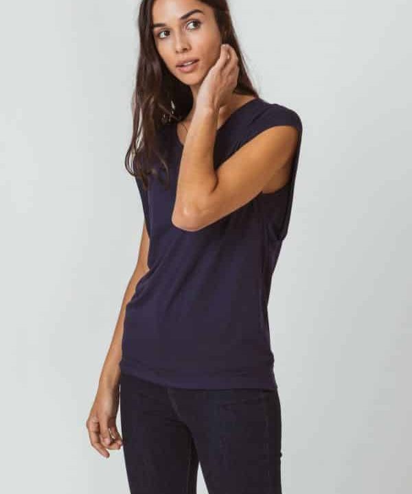 camiseta azul marino modal tencel maidalena skfk moda etica sostenible scaled e1656842954675