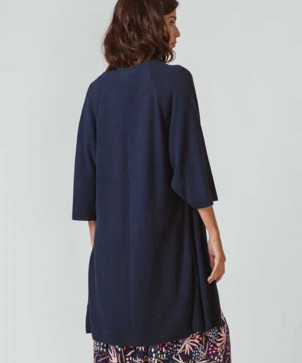 cardigan algodon organico iyame moda sostenible azul marino scaled e1656847774153