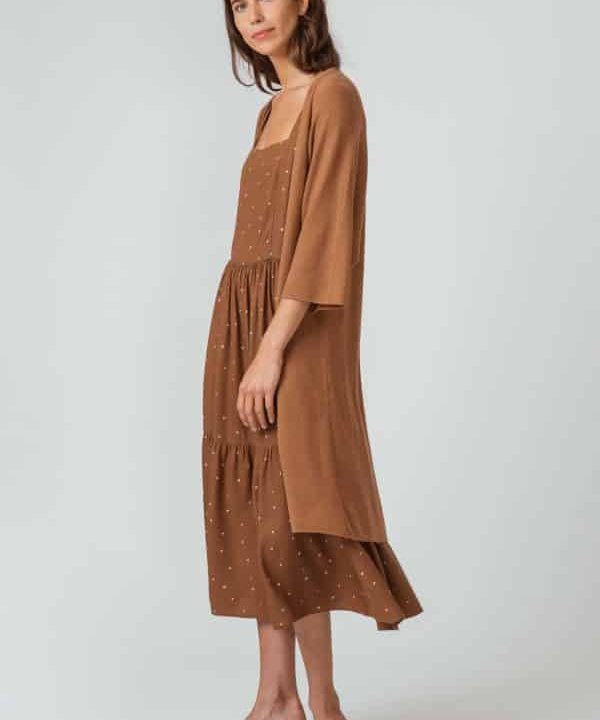 cardigan algodon organico iyame skfk moda sostenible marron scaled e1656847795160