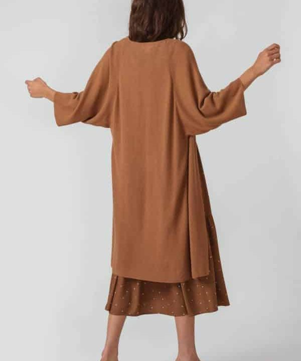 cardigan algodon organico iyame skfk moda sostenible marron tostado scaled e1656847832108
