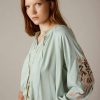 Blusa Meisie bordado punto cruz M04B63HAZ01 e1662845069204