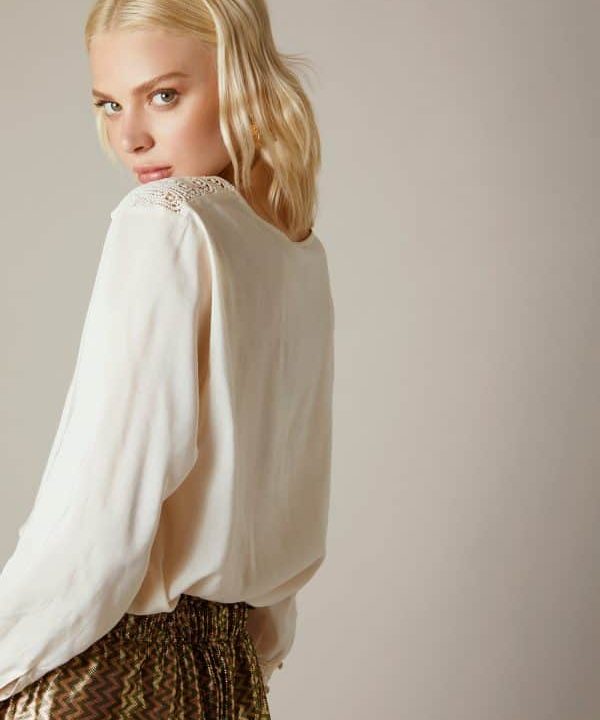 Blusa blanca meisie puno guipur M21B39IV05 e1662846822920