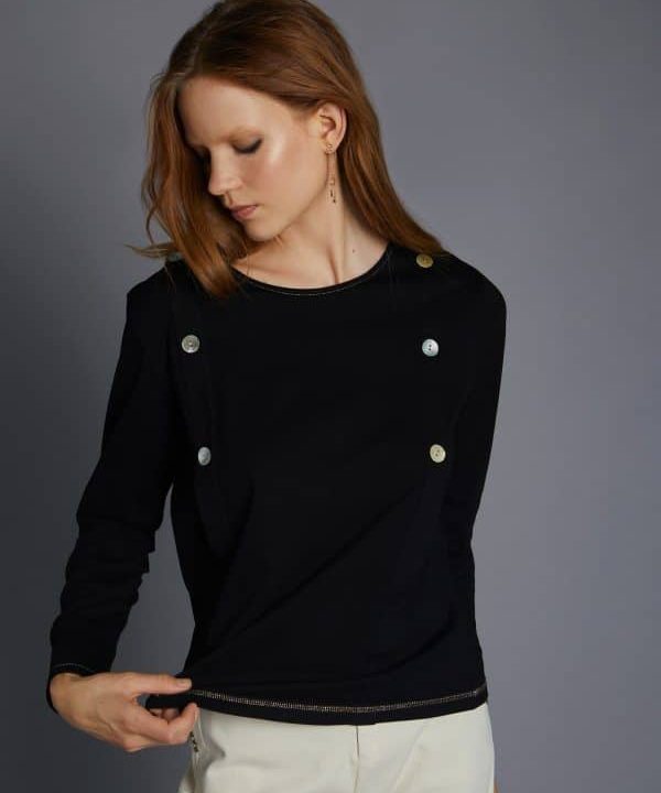 Camiseta negra meisie detalle botones M02T16BLK01 e1662848966631