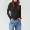 camiseta cuello alto canale aldara skfk wts00873 2n ofb scaled e1665860747145
