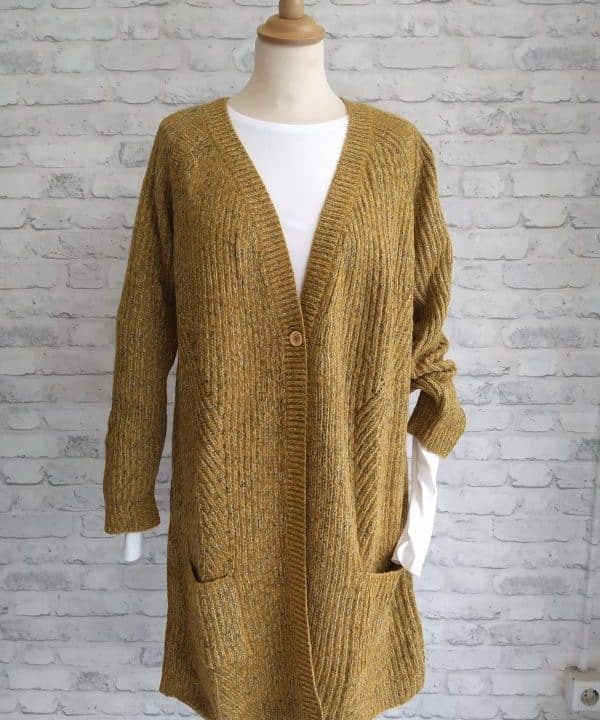 chaqueta tricot boton Singular Barcelona mostaza scaled e1666110030252