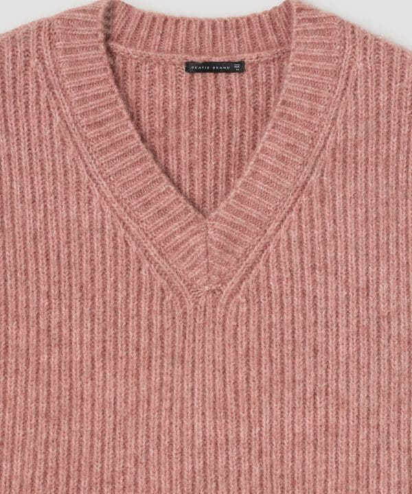 Chaleco corto skatie rosa punto perlado S24 K30AW23 BLUSH 3 e1695306048749