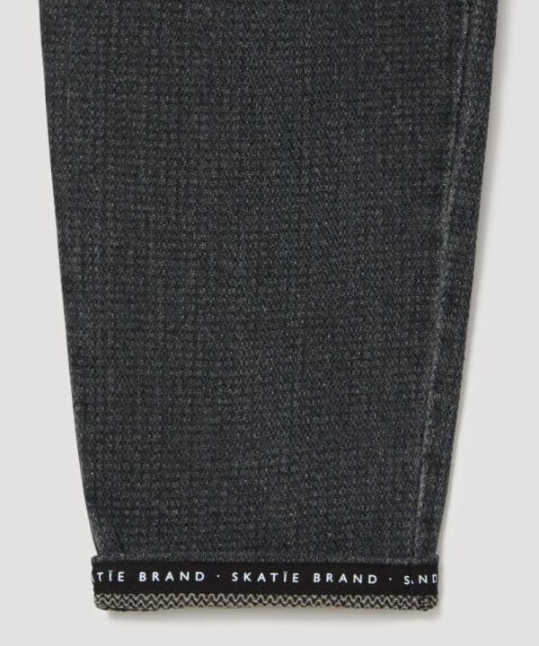 pantalon denim skatie textura jaquard negroS05 P86AW23 EBONY 3adl e1695300086682
