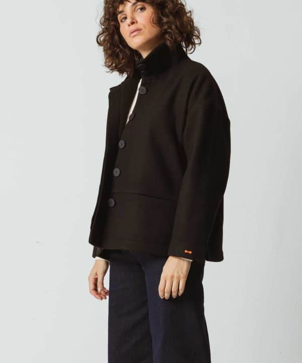 Abrigo corto negro julene skfk wct00009 2n f2b scaled e1697317558702