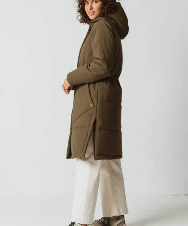 Anorak capucha alaitz caqui skfk wct00005 g8 ofb scaled e1697314366825