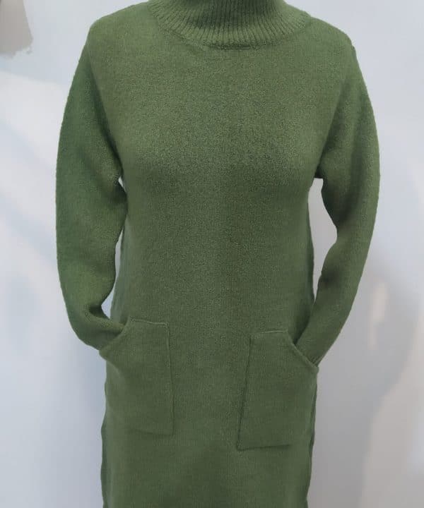 Vestido punto corto verde bolsillos singular barcelona scaled e1700641052989