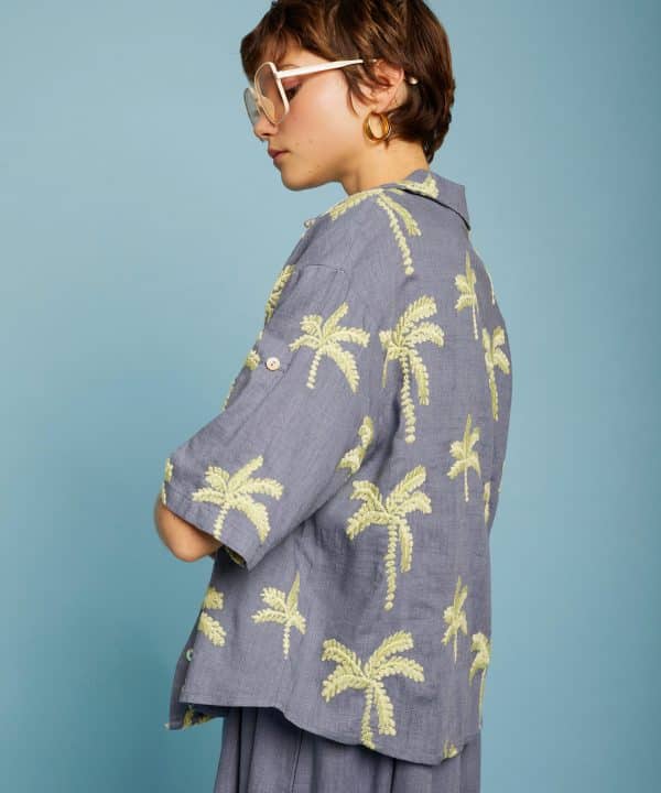 Blusa bordado palmeras meisie azul y lima M99B01 ELE 4 e1711402008849