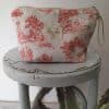 Neceser grande De la Mur Toile de Jouy rosa scaled e1709563601169