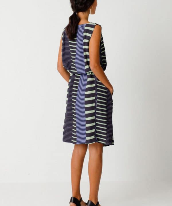 Vestido a rodilla sin mangas bega SKFK dress e1709759269420