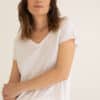 Camiseta basieco cuello pico mus bombon algodon y lino BAS PICOLI BLANCO 1 e1740317117422