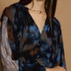 Blusa bimateria estampada meisie azul M05B32 LPS 6 scaled e1726608525949