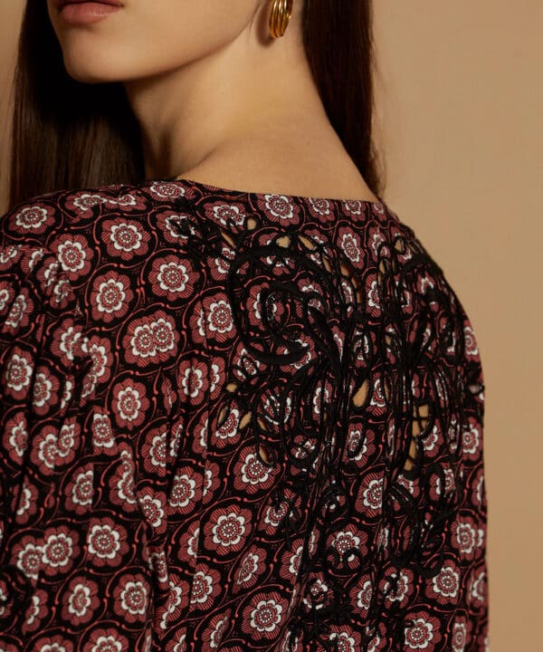 Blusa viscosa bordada Meisie M04B110 ROS 4 e1726606168806