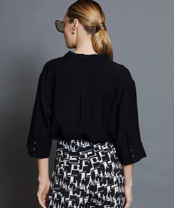 Blusa skatie oversize botones negra S05 B98AW24 BLK 5 e1728159815584