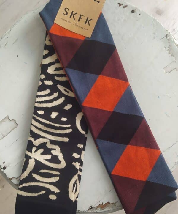 Calcetines SKFK largos color dibujos scaled e1729493464637