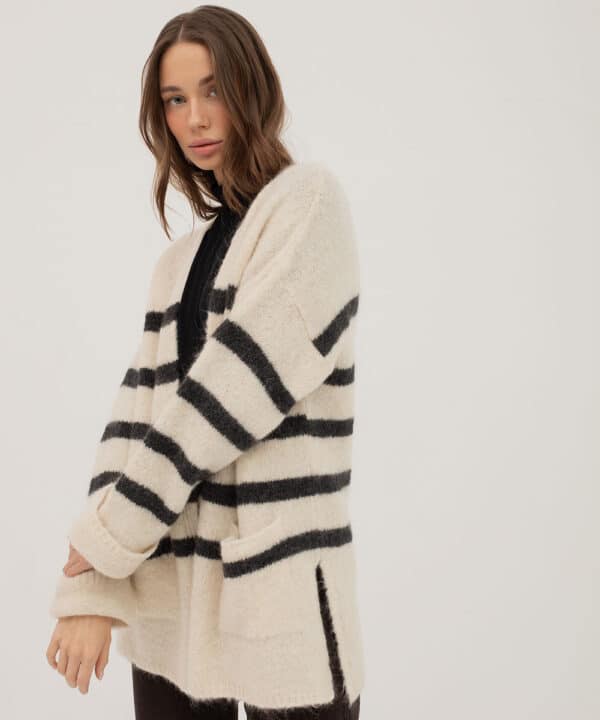 Cardigan oversize NABAO CRUDOYANTRACITA punto grueso mus bombon e1729416366445