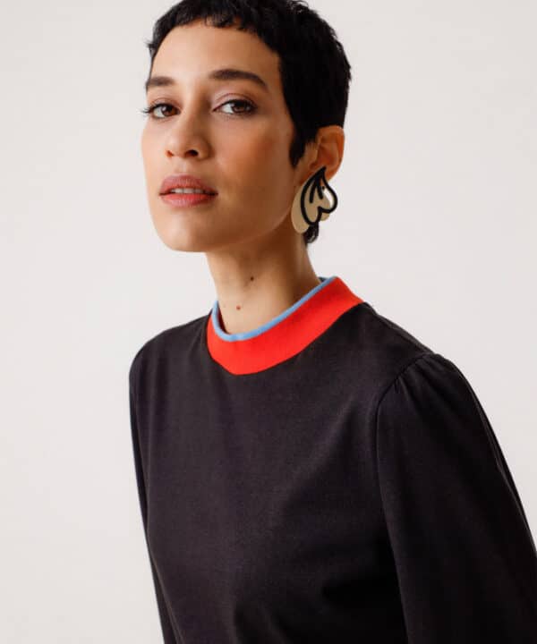 camiseta artea SKFK moda etica sostenible negra manga abullonada e1729064314458