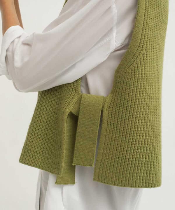 chaleco vade mus bombon verde cuello alto e1729271403163