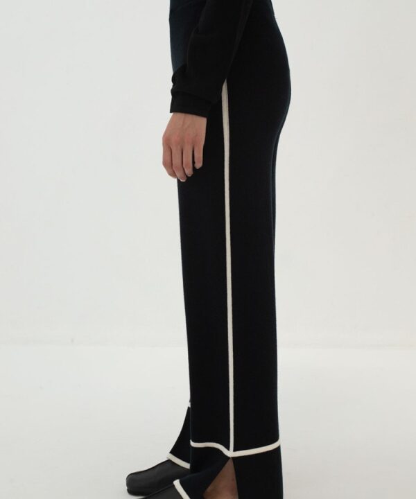 pantalon caster mus bombon punto negro raya lateral e1729234744583