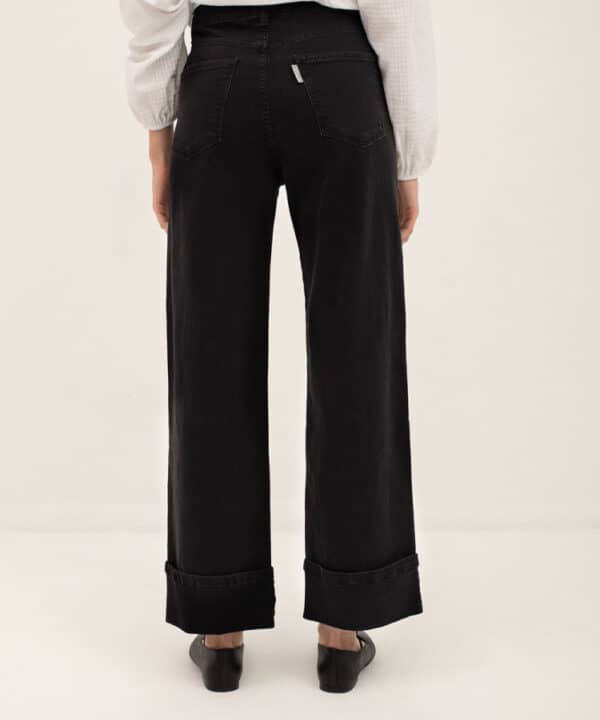 pantalon llobregat negro recto mus bombon e1729274921307