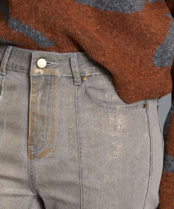 pantalon skatie efecto metalizado S76 P02AW24 STG 6 e1728240687455