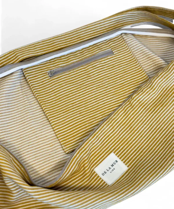 Bolsa Yoga esterilla mostaza rayas acel delamur de la mur YOGAACEL Photoroom e1740248079133