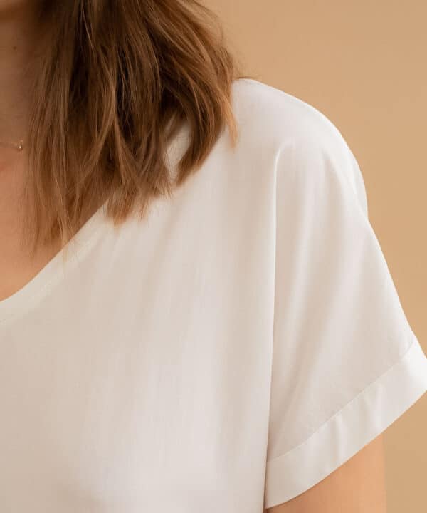 Camiseta mus bombon bimateria cuello pico VISAYAS BLANCO 2 e1740466587111