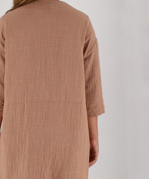 Chaqueta semilarga mus bombon cardigan UROS TOSTADO 3 e1740314092327