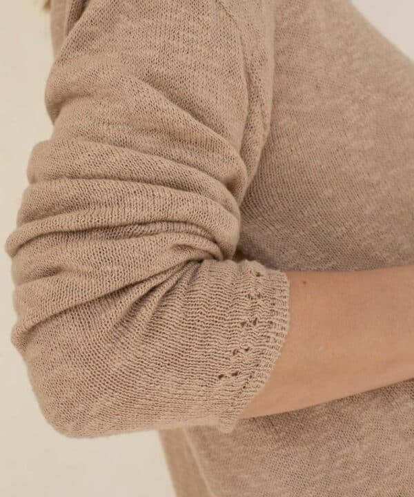 Jersey cuello pico mus bombon GOZO TOSTADO 1 e1740316387458