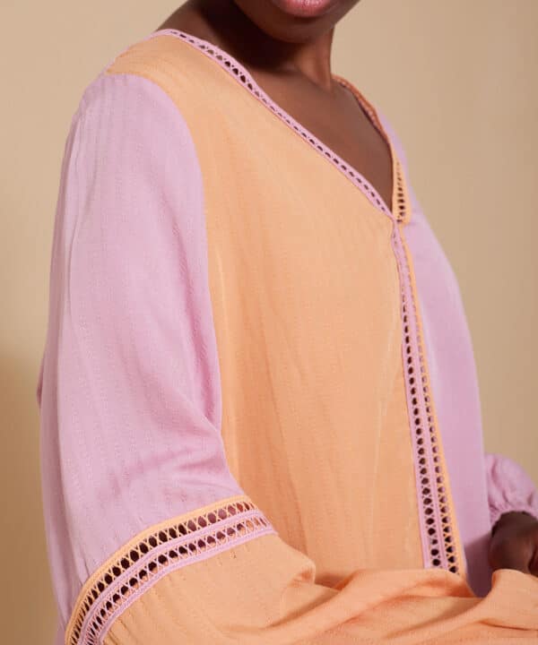 Blusa meisie bicolor con entredos Meisie malva naranja M05B35PNY 6 e1741272538628