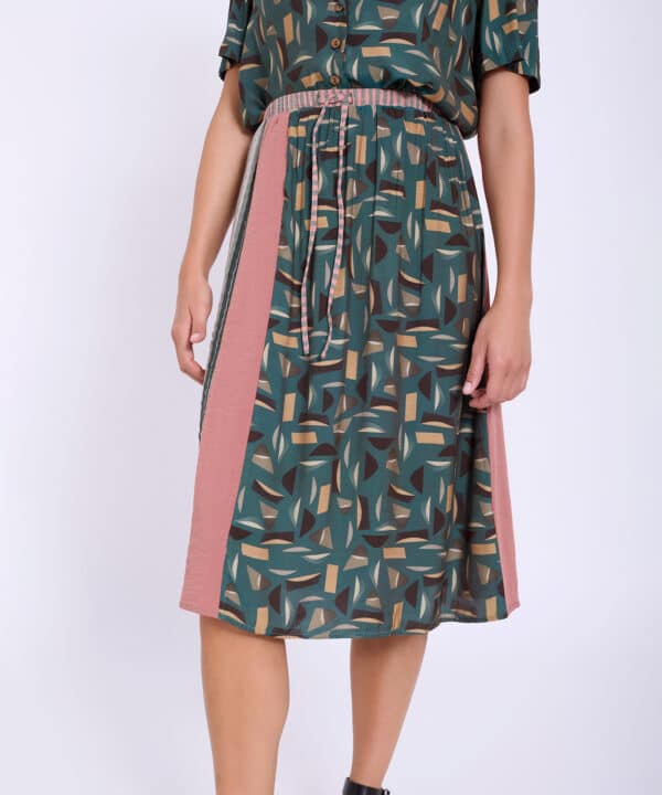 Falda skatie patch estampado skatie S05F50AGG 1 e1742407091507