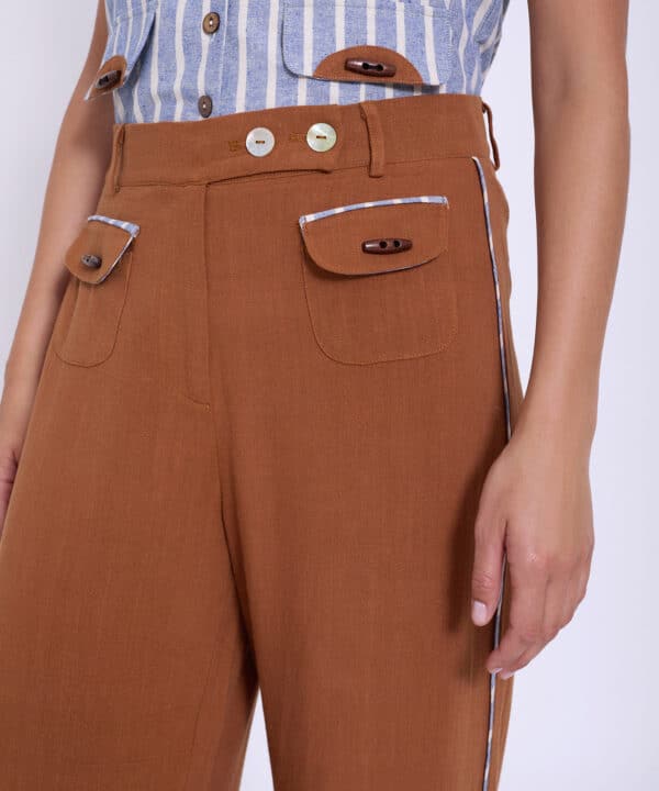 Pantalon skatie lino con bolsillos skatie camel S05P128MDD 5 e1742414417859