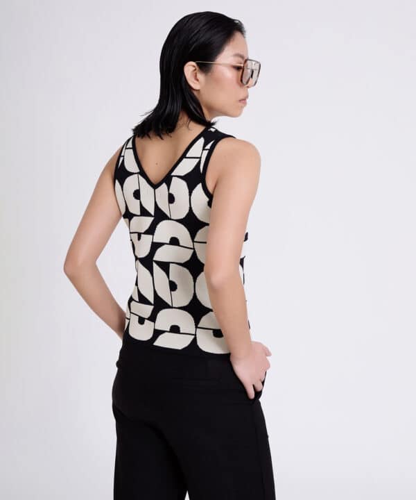 Top punto skatie jacquard skatie negro crudo tirantes S56K33BLK 4 e1741869084406