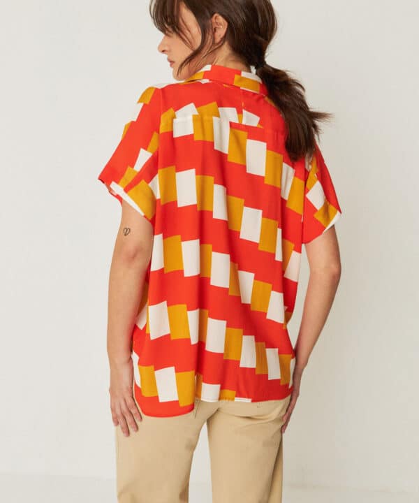 camisa uma SKFK oversize naranja manga corta scaled e1743661680359