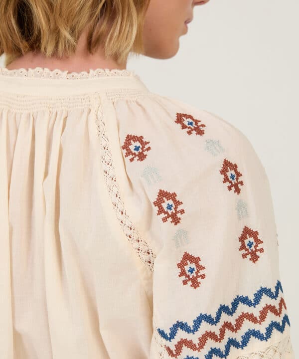 Blusa meisie de algodon bordada Meisie M119B08IVY 04 e1755813875822