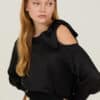 Blusa negra meisie satinada cut out Meisie M05B55BLK 03 e1755845437494