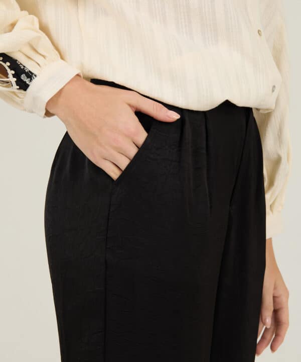 Pantalon negro meisie palazzo meisie M134P01BLK 06 e1755847006785