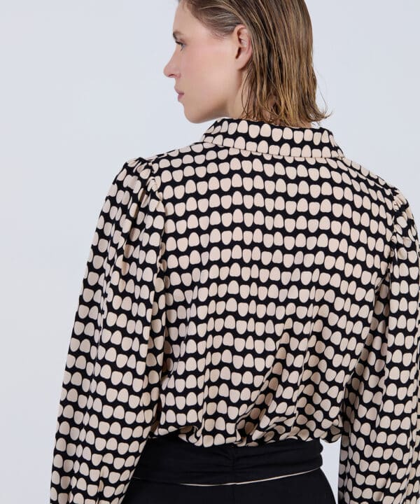 Skatie blusa estampado topos skatie S201B01BLK 06 e1758736998149
