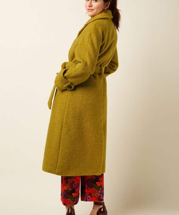 Abrigo largo King Louie maura coat chopsui King louie Espana mostaza 09935 806 MB e1759732848110