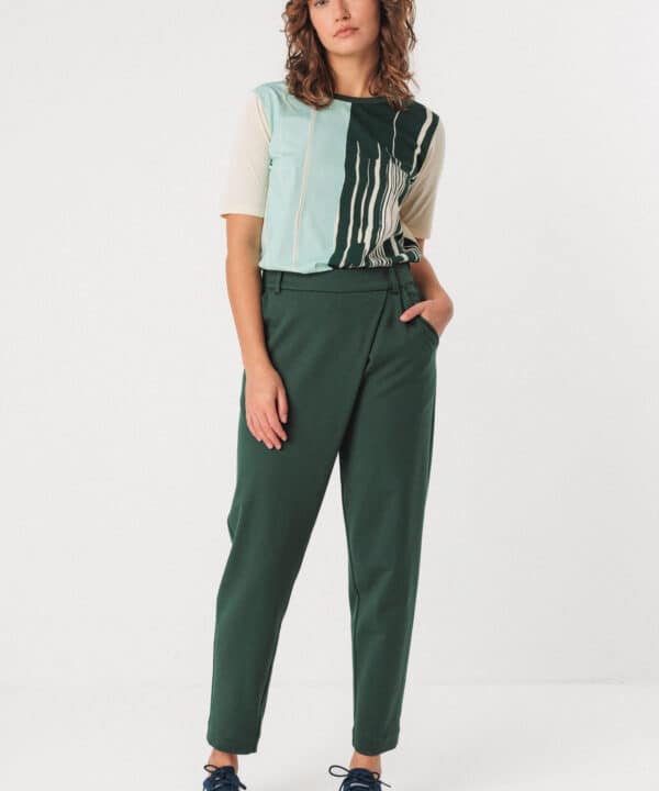Pantalón carrot SKFK Ezama verde oscuro