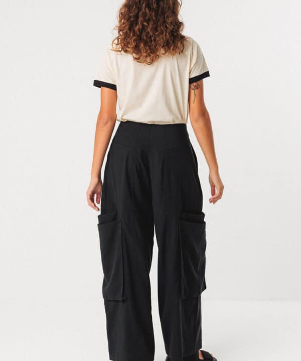 Pantalon cargo SKFK Aines negro wtr00564 2n 3 scaled e1760423970836