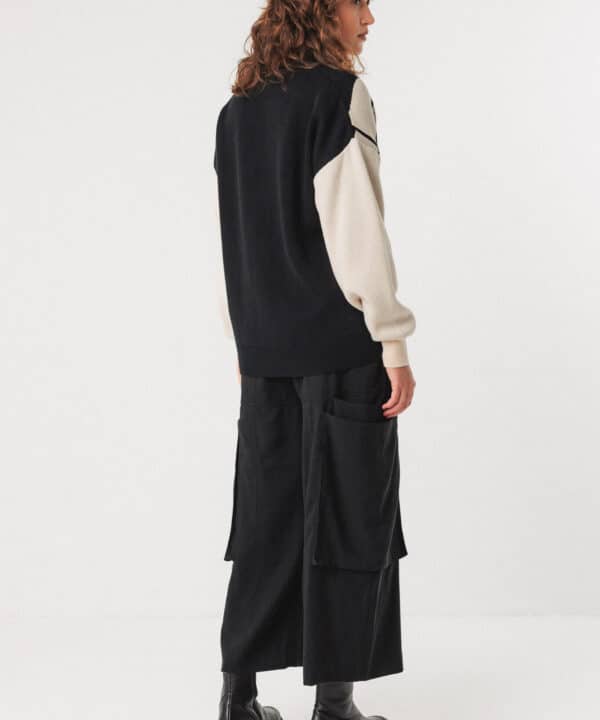 sueter batirtze gots cardigan SKFK chaqueta punto negro crudo scaled e1760468967902