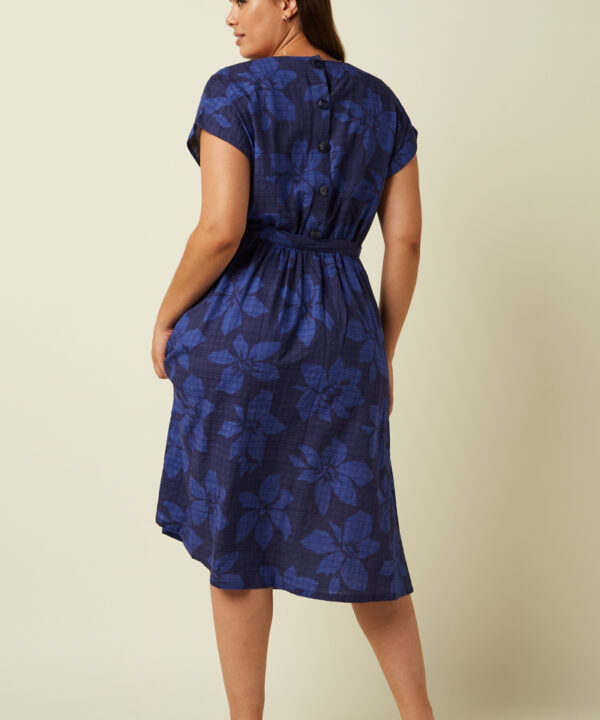 King Louie vestido midi azul Betty Loose fit dress saline King Louie 10334 489 MB e1772314883223