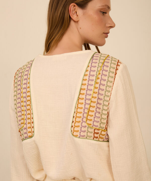 Meisie blusa bimateria con panuelo Meisie M05B58IVY 05 e1770917284121